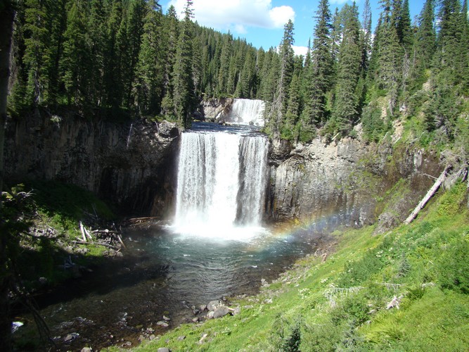 image rental equipment for hiking in the outback with outback guides equipment, seeing great scenery 